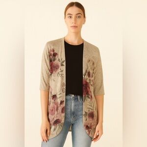 Like new Live in the Moment women's floral long open cardigan 1/2 sleeves